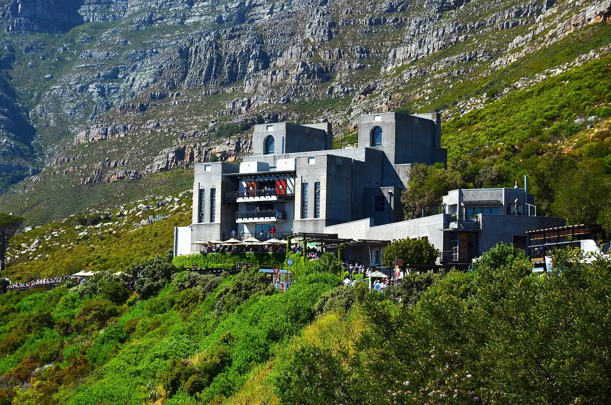 The lower cable station below Table Mountain