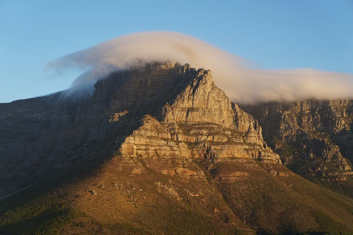 The tablecloth cloud spilling over Table Mountain
